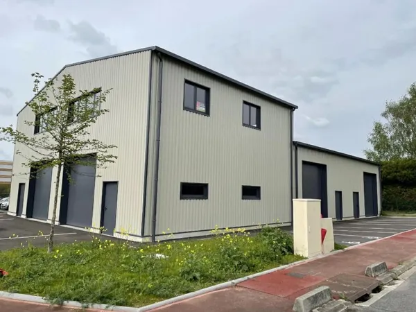 FLEURINES - Local d'activité 250 m²