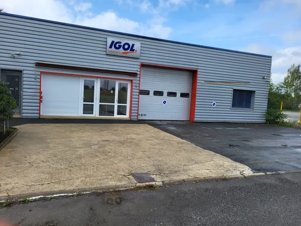 Local commercial 240 m²