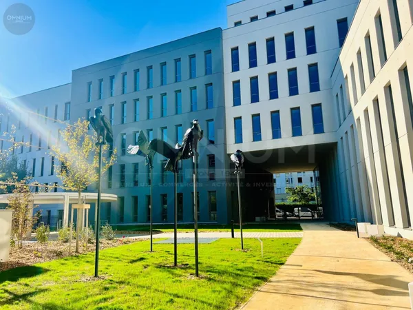 Local professionnel 7156 m²