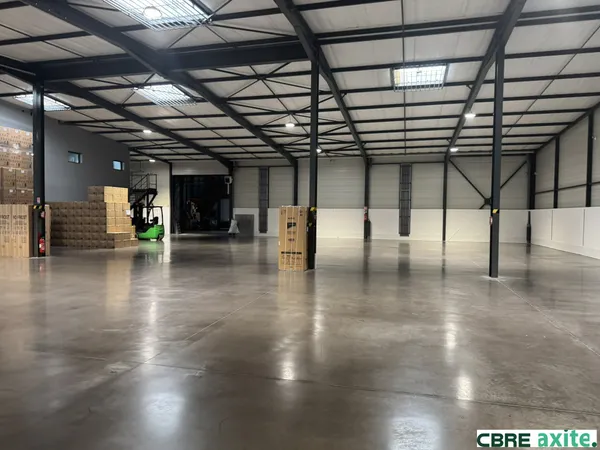 Local industriel 4958 m²