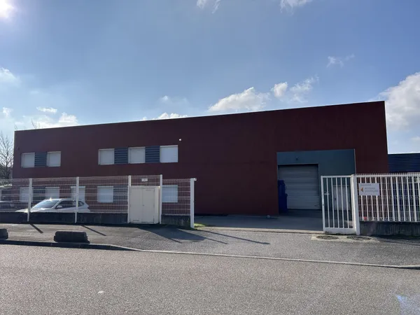 Local industriel 2847 m²