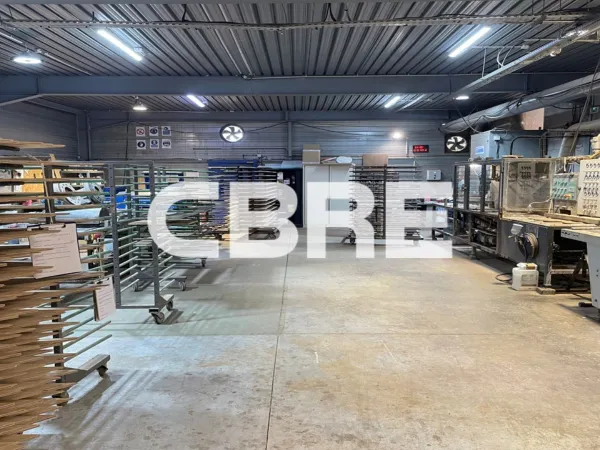 Local industriel 1648 m²