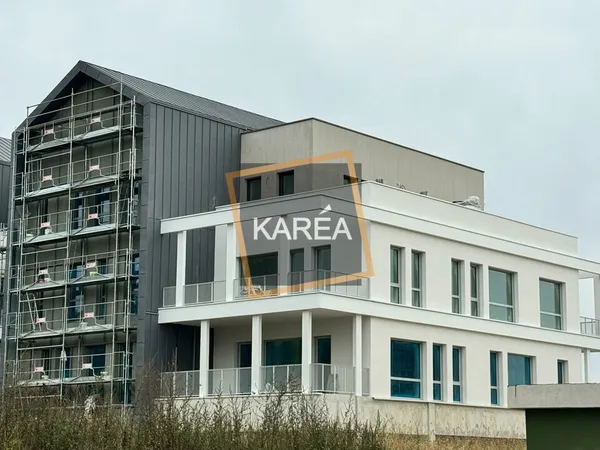 Local professionnel 83 m²