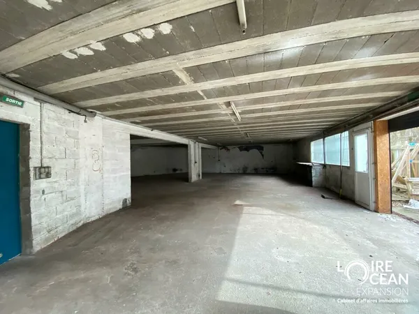 Local industriel 170 m²