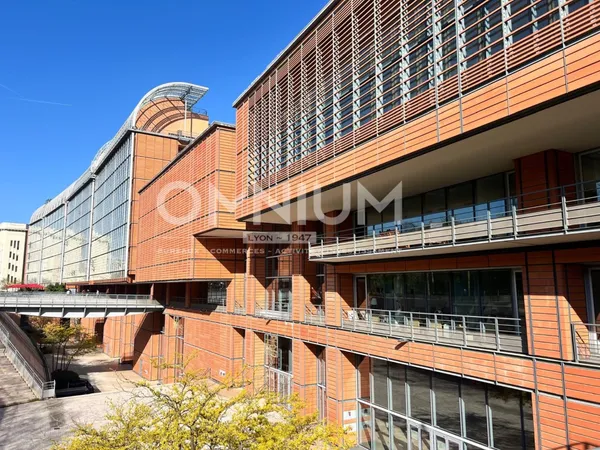 Bureau 3215 m²