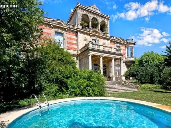 Château 4 pièces 274 m²