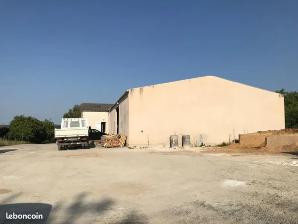 Local industriel 525 m²