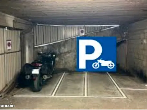 Emplacement moto scooter résidence bourgeoise sécurisée à 5 minutes métro ligne 13 Asnières-Gennevil