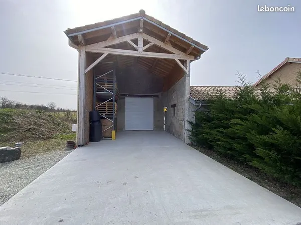 Local industriel 56 m²