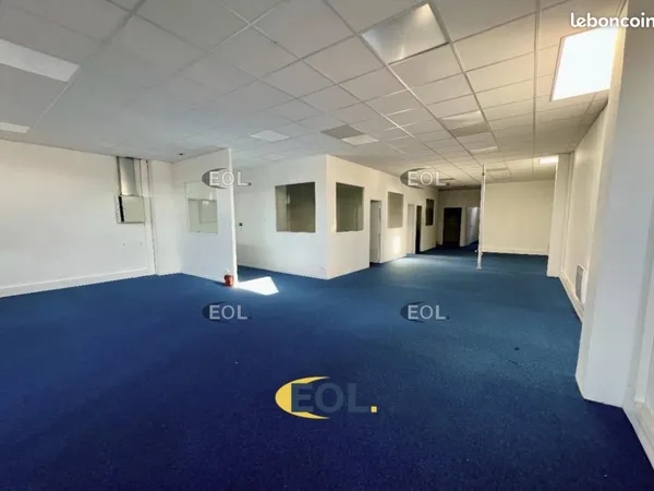 Bureau 2 631 m²