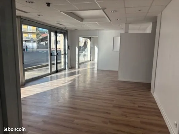 Local commercial 83 m² LA TALAUDIERE