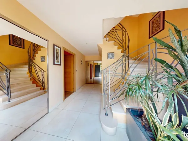 Propriété 8 pièces 354 m²
