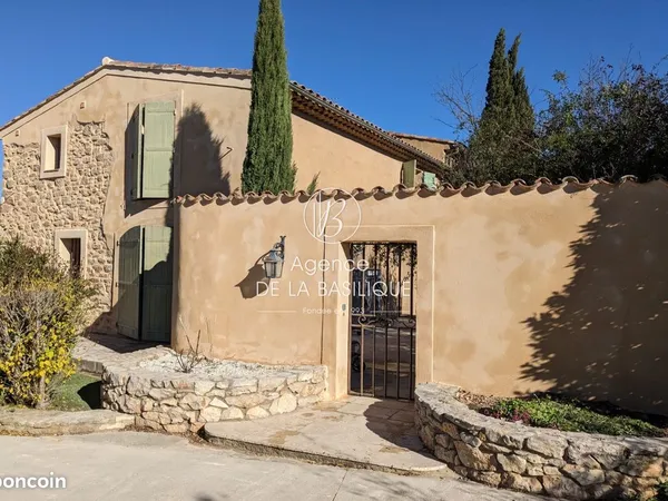 Propriété 7 pièces 320 m² 