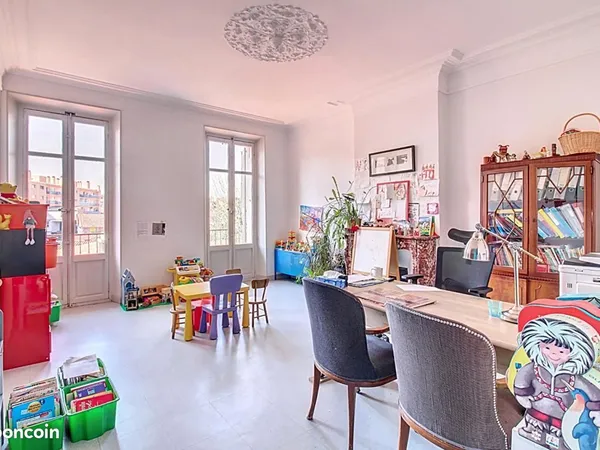 Appartement 8 pièces 148 m²