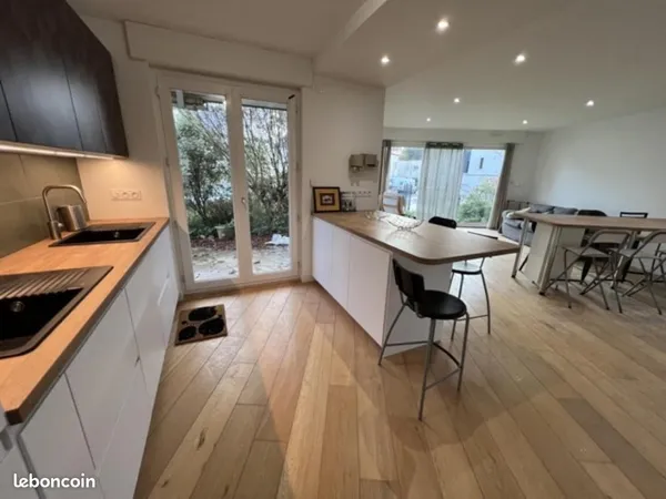 Maison 12 pièces 242 m²