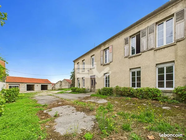 Maison 10 pièces 317 m²