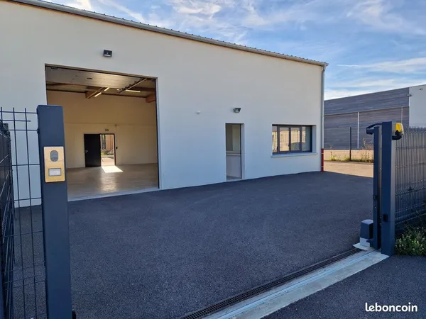 Local 157 m²