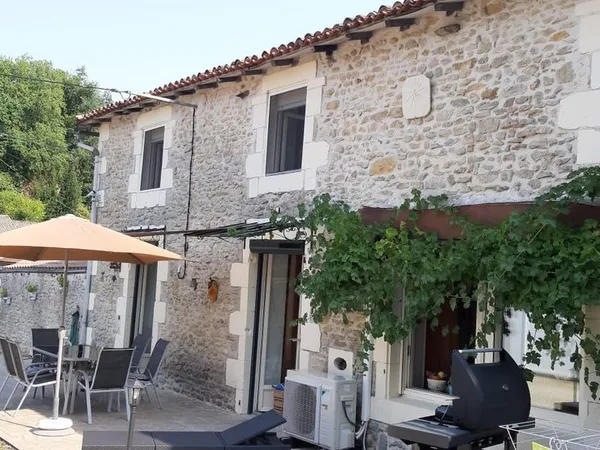 À VENDRE - MAISON 6 PIÈCES - 163 m² - Terrain 665 m² - ROMAGNE (86)