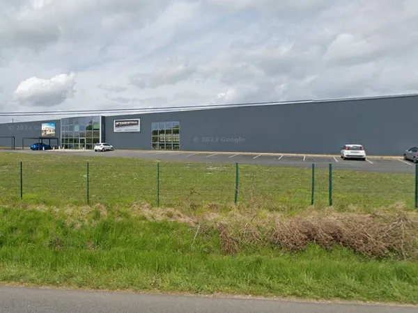 Local industriel 400 m²