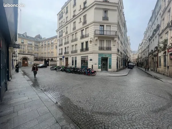 Prêt-à-porter 41 m² PARIS
