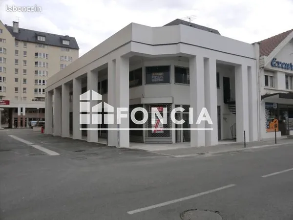 Local commercial 190 m²