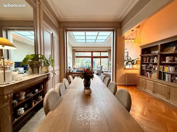 Maison 8 pièces 250 m²