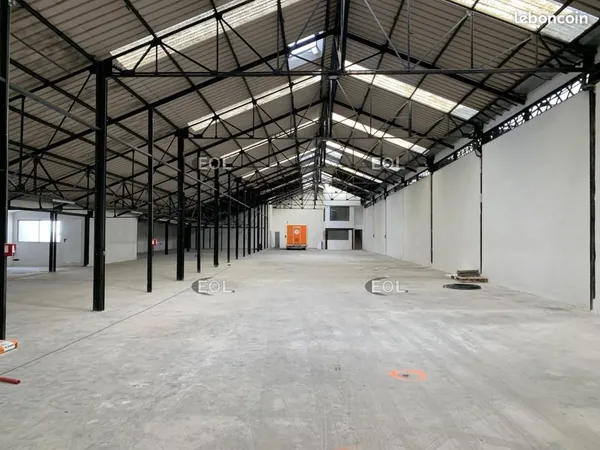 Local d'activité 1 957 m²