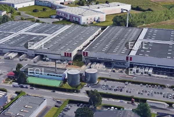 Local industriel 33 814 m²