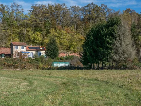 Terrain plat d'un peu plus de 14 ares