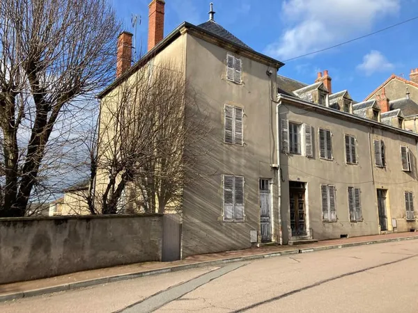 Maison 7 pièces 219 m²
