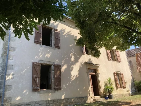 Maison, ancien corps de ferme avec dépendances à rénover
