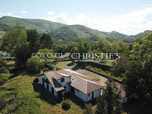 À vendre Urrugne - Villa d'architecte sur un terrain d'un hectare