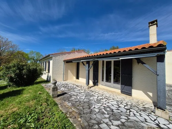 MAISON DE PLAIN-PIED SANS VIS-À-VIS SUR + DE 2 400 m² DE TERRAIN