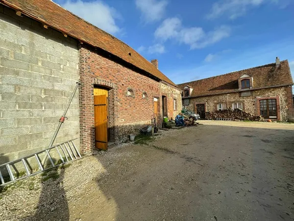 Corps de ferme à vendre dans Le Perche.