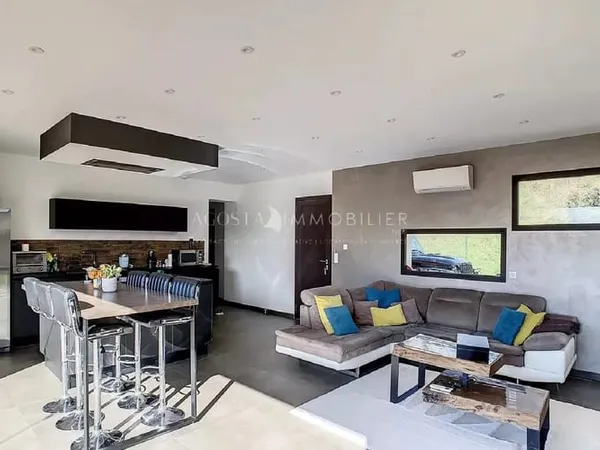 VILLA CONTEMPORAINE AVEC PISCINE PIETROSELLA
