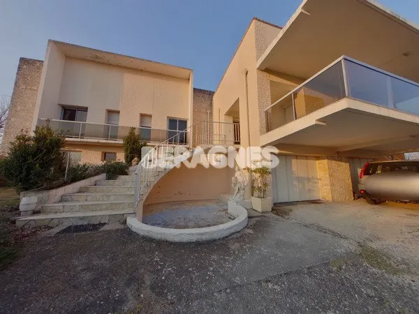 MAISON D ARCHITECTE 300 m2 HABITABLE PARC ARBORE PISCINE DOU