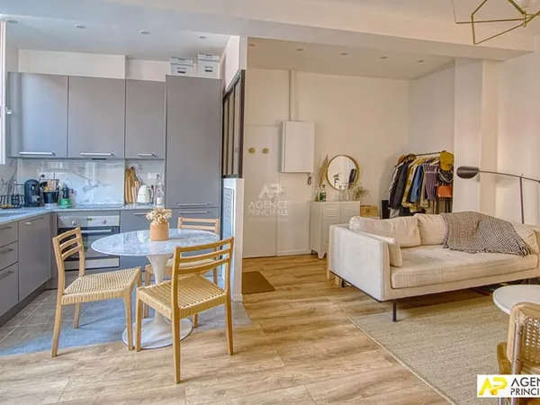 'Versailles Notre-Dame' Bel appartement 2 pièces 49.53 m² carrez situé au 1 er etage