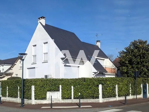 VENTE : maison 106 m² à SAINT GRATIEN/Quartier de la Mairie