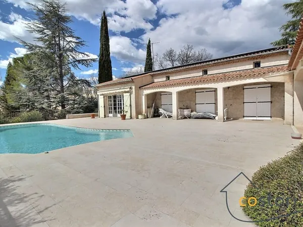 DRAGUIGNAN VILLA AVEC PISICNE