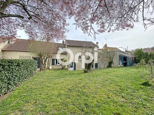 VENTE d'une maison 8 pièces (160 m² Carrez) à MANTES LA VILLE