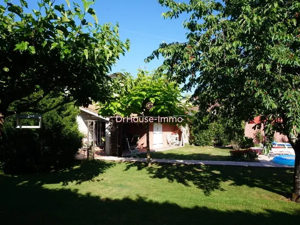 Magnifique maison à RAZAC SUR LISLE avec piscine chauffée