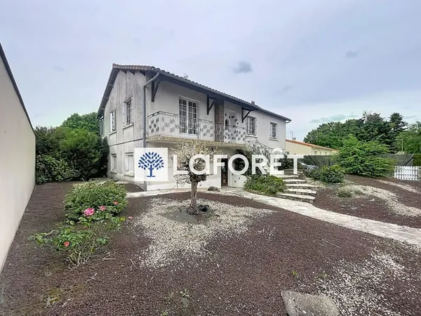 Maison Yzernay 6 pièce(s) 166 m2