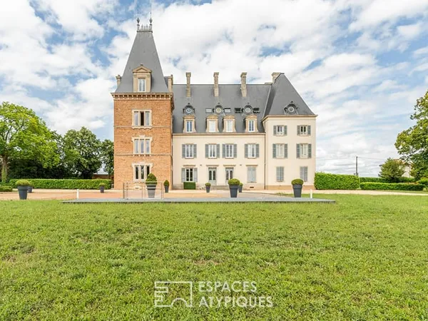 Appartement de prestige avec vue dégagée dans un château du Beaujolais