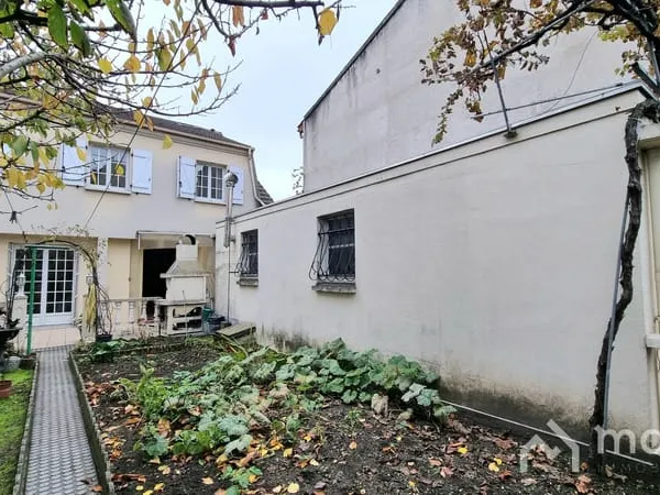 Rare : Maison 3 chambres + studio, jardin et garage à 7 min