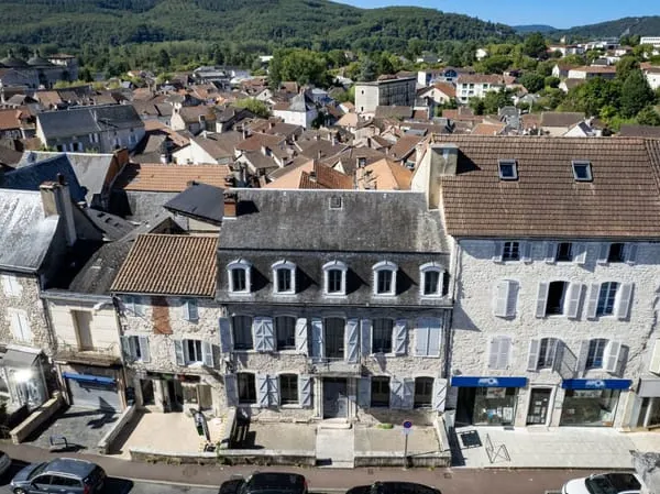 IMMEUBLE en pierre - Souillac -Très beau potentiel