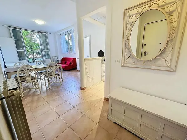 Appartement deux pièces élégant dans une villa du XIXe siècle