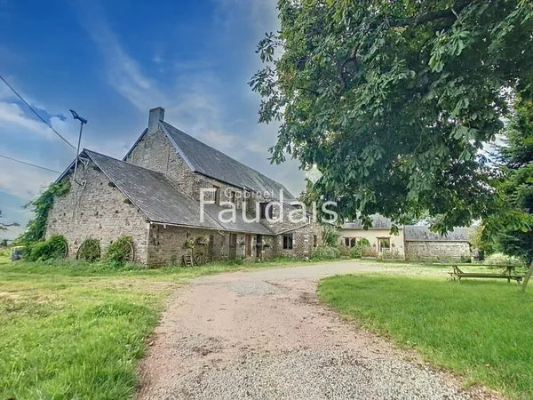 Propriété avec deux logements et grand potentiel d'agrandiss