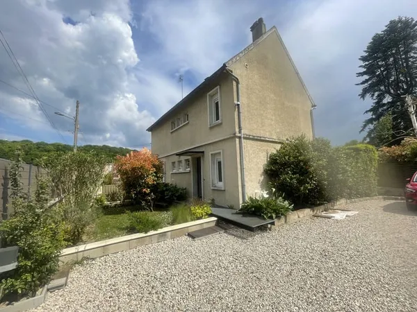 GRAND MAISON AVEC S/S TOTAL 4 CHAMBRES ET BUREAU- 3 SDE + 3