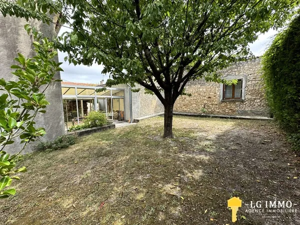 Maison charentaise de 130 m2, 3 ch, jardin, parking privé de