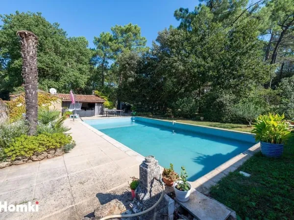 Maison/Villa T7 de 176 m2 à Suze-la-Rousse 26790